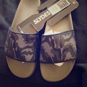 Camo slides true religion n